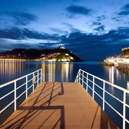 Zurriola Beachfront Luxury Apartment