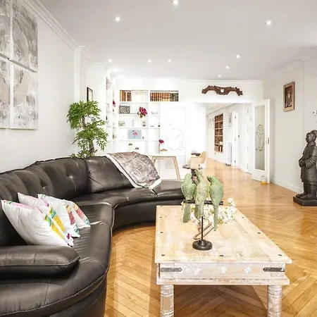 Zurriola Beachfront Luxury Apartment *